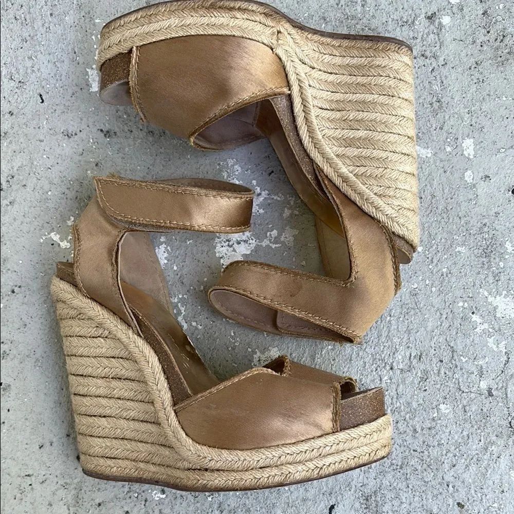 Pedro Garcia rope wedge platforms